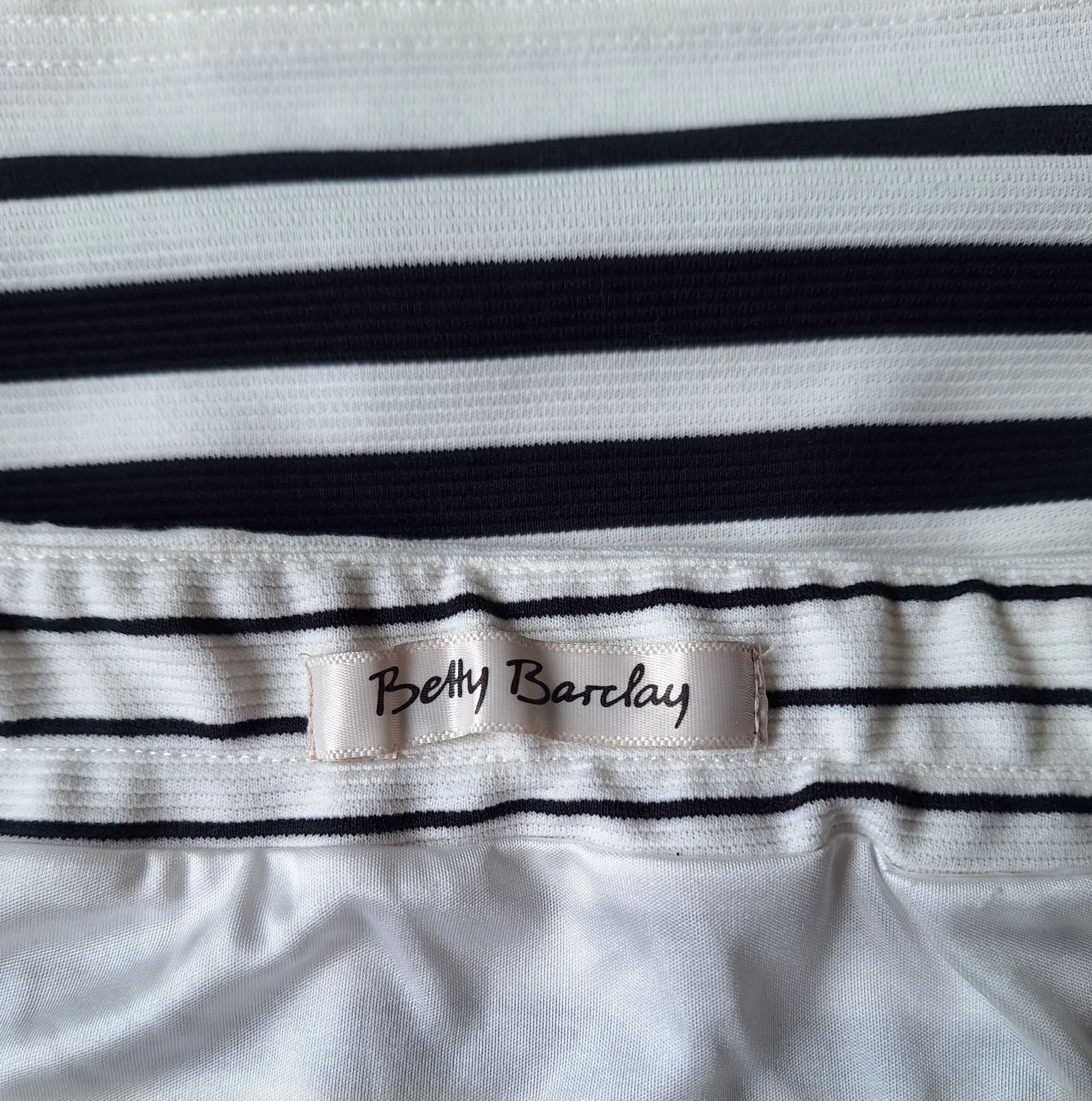 Betty Barclay skirt broken white with navy blue stripe 42/44 – photo 6